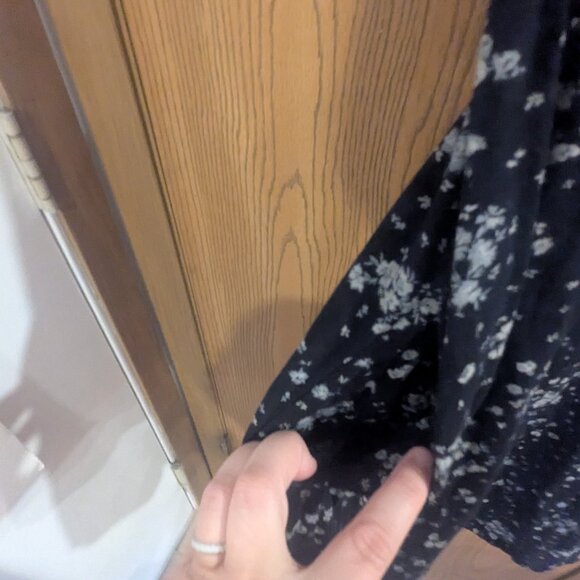 Old Navy Tiered Short Sleeve Black/Gray/White Floral Dress with Pockets-Girls XL - Picture 2 of 4